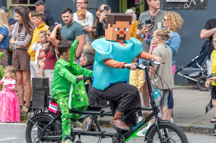 This Minecraft duo came first in the 'Decorated Pushchair/ Bicycle/ Pony' category