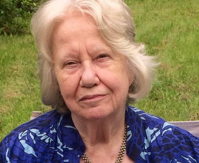 Wenna Bevan Jones receives R Alun Medal