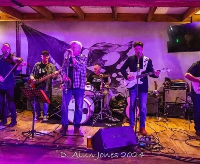 Live music Fridays in Tywyn