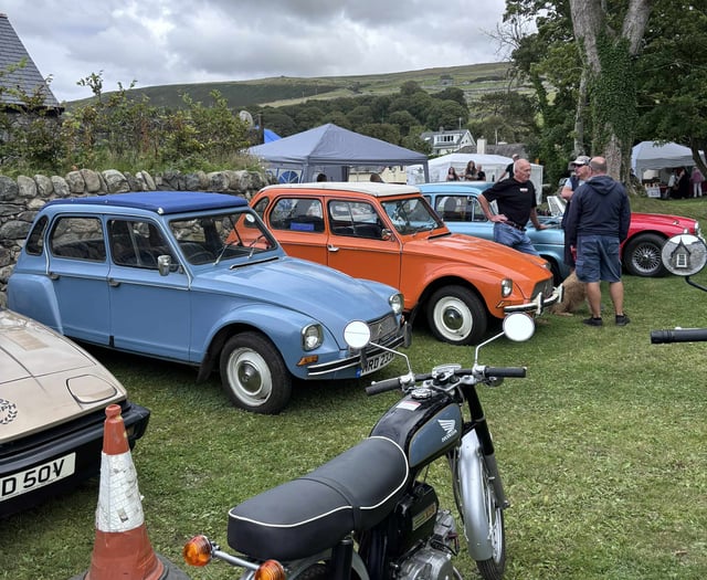 Llwyngwril Village Fete and Dog Show attracts hundreds