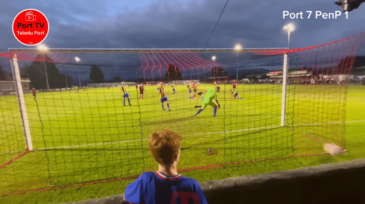 Shaun Cavanagh scoring the final goal for Porthmadog v Phoenix