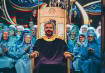 Coron yr Eisteddfod i Owain Rhys