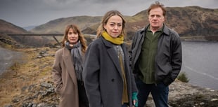 Rhyddhau delweddau o ail gyfres y ddrama boblogaidd ar S4C