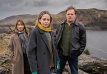 Rhyddhau delweddau o ail gyfres y ddrama boblogaidd ar S4C