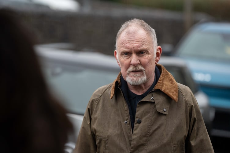 Robert Glenister