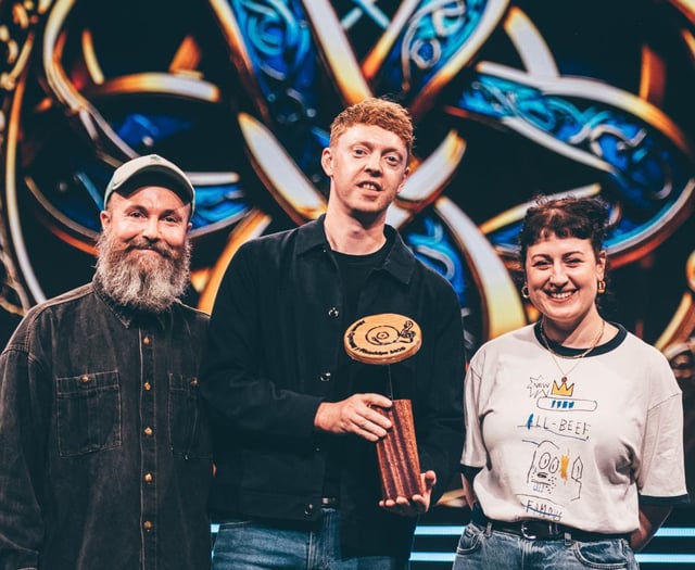 Aberystwyth band Ynys win the Albwm Cymraeg y Flwyddyn Award