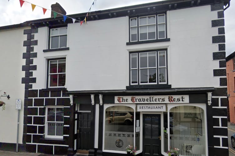 Plan to change the use of a listed building in Llanidloes from a cafe to a travellers agent have been approved by Powys planners
