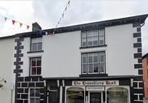 Travel agent plans for Llanidloes cafe given go-ahead