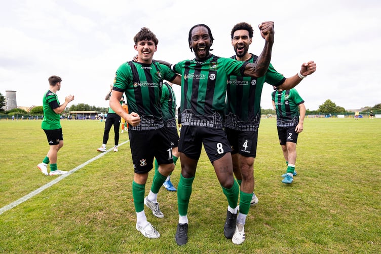 LLANTWIT MAJOR, WALES - 26TH JULY 2025:
Aberystwyth Town celebrate at full time.
Llantwit Major v Aberystwyth Town in the JD Cymru South at Windmill Lane on the 26th July 2025. (Pic by Lewis Mitchell/FAW)