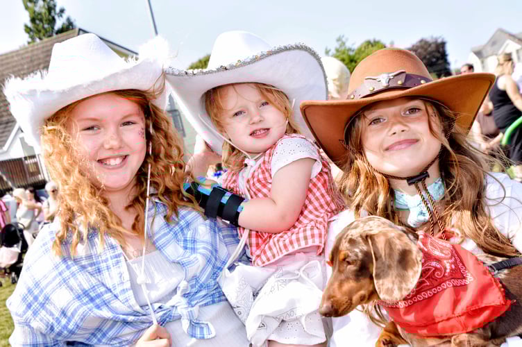 Howdy.... Cowgirls Efa, Leila and Winnie at Cardigan carnival