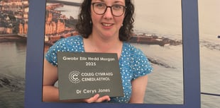 Award for scientific research and Welsh-medium teaching