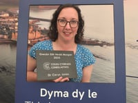 Award for scientific research and Welsh-medium teaching