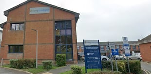 'Angry' lecturer who called students 'd**kheads' struck off