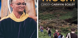 Y Prifardd Carwyn Eckley yn rhyddhau ei gasgliad gyntaf o gerddi