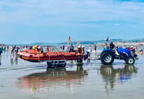 Borth RNLI give warning following dinghy rescue