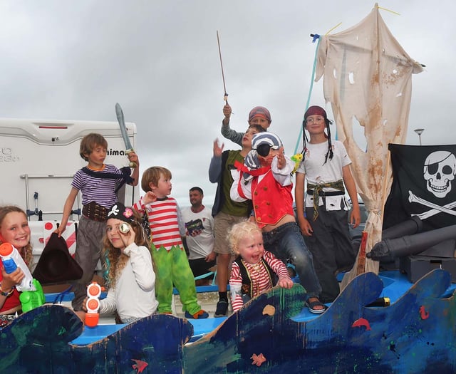 Aberdyfi welcomes back carnival parade with over 1,000 attendees