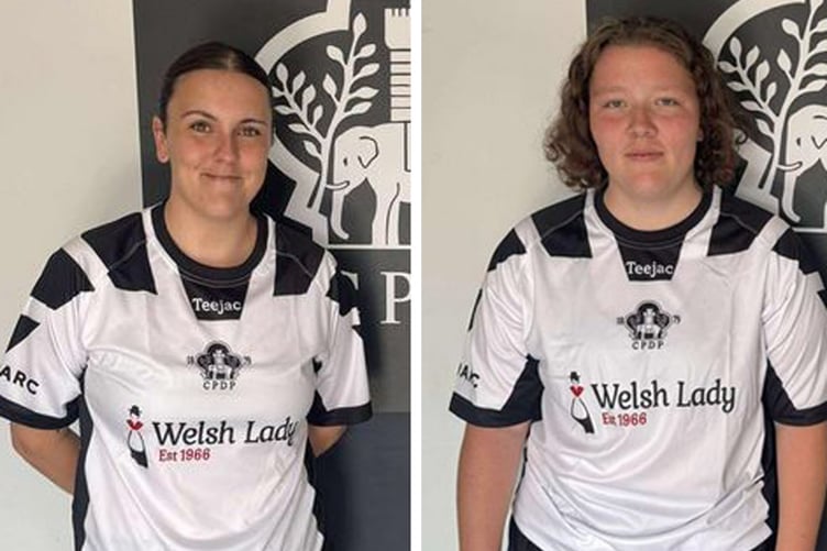 New Pwllheli signings Awel Ellis and Lois Love