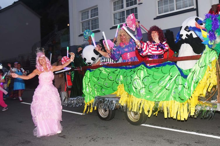 4)  Aberdyfi 'panto ' enjoying the carnival  procession. Photo: Doris O'Keefe