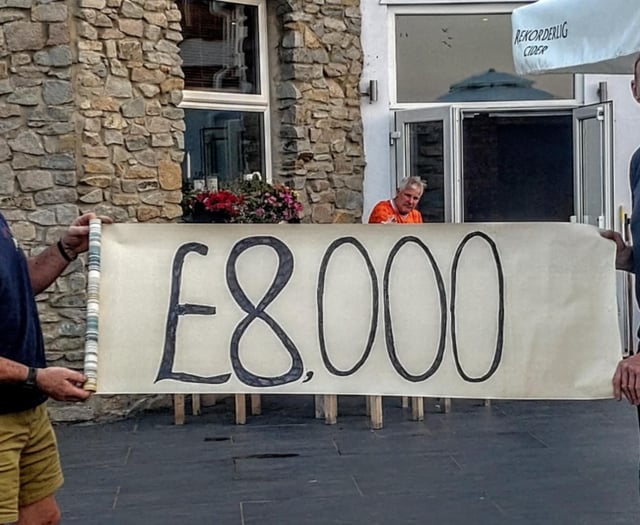 Llyn bikers raise £8,000 for hospice