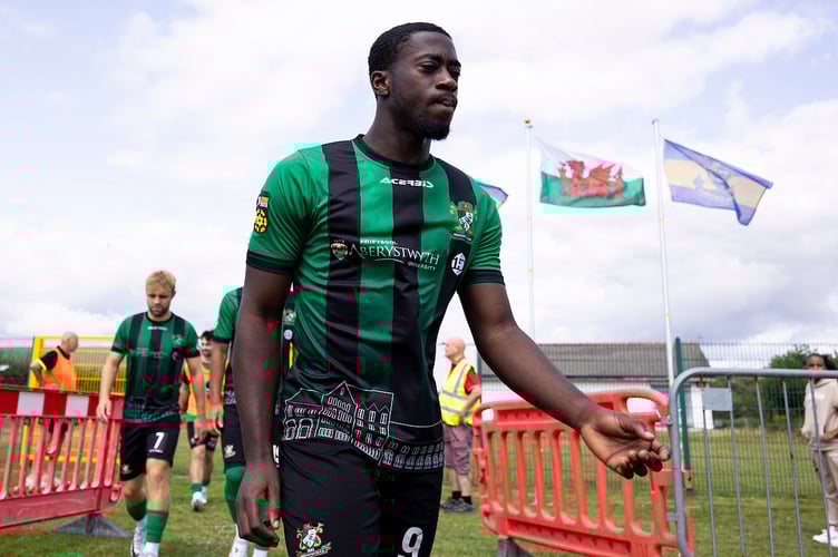 LLANTWIT MAJOR, WALES - 26TH JULY 2025: 
Tyrone Ofori of Aberystwyth ahead of kick off.
Llantwit Major v Aberystwyth Town in the JD Cymru South at Windmill Lane on the 26th July 2025. (Pic by Lewis Mitchell/FAW)