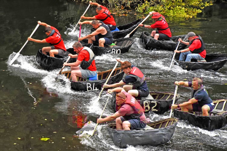 Handlers battle it out in the 100 yard open men's race