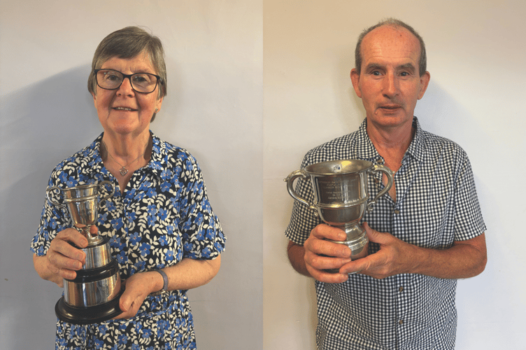 Daniel Rees o Waungilwen, enillydd y Canu Emyn dros 50.