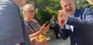 Aled Jones launches new honey with Wainwright’s Bee Farm, Aberystwyth