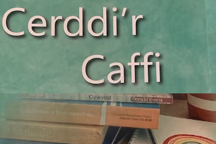 Bydd Cerddi’r Caffi fydd yn cael ei lansio ar ddechrau’r cyfarfod yn Nhan-y-groes