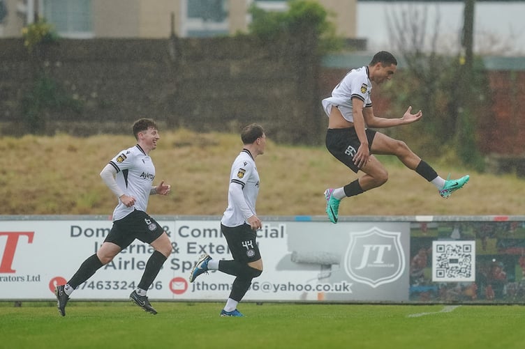 LLANELLI, WALES - 30 AUGUST 2025:Bala Town players celebrating Hussein Mehasseb of Bala Townâs goal during the JD Cymru Premier 2025/26 fixture Llanelli Town vs Bala Town at Stebonheath Park, Llanelli, Wales (Pic by Jamie Edwards)