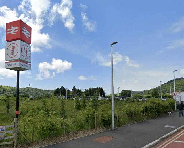 Plans for huge advertising screen refused
