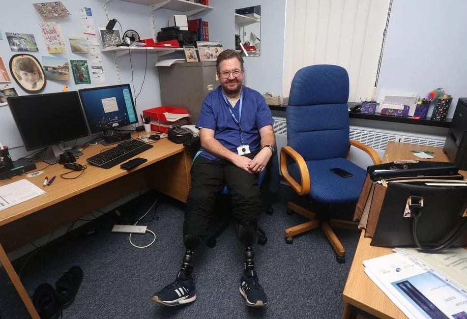 Aber surgeon who had legs amputated as part of fantasy is struck off