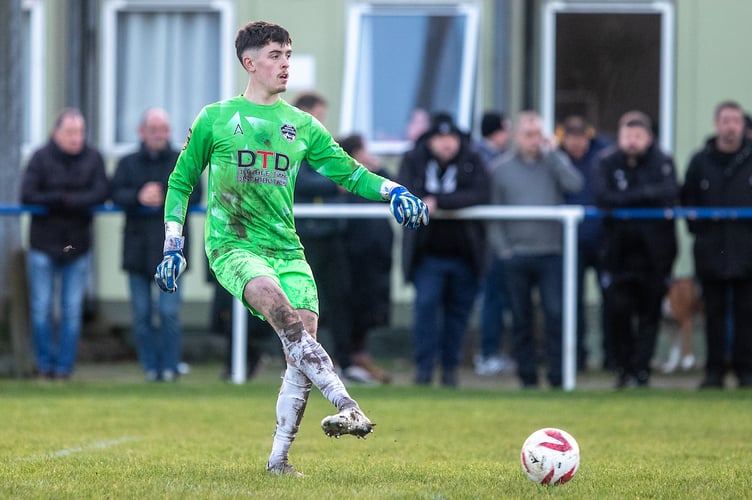 MOLD, WALES - 28 DECEMBER 2024: Flint Mountain's Reece Thompson during the JD Cymru North Fixture between Mold Alexandra and Flint Mountain at Alyn Park, Mold on the 28th of December 2024. (Pic by Nik Mesney/FAW)