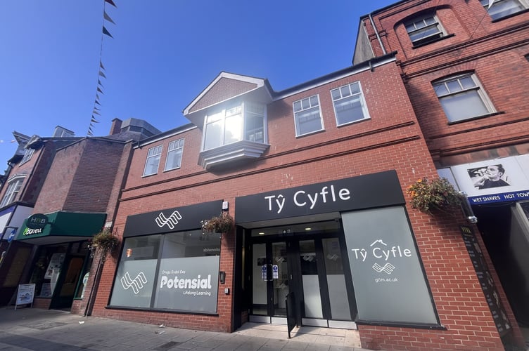 Tŷ Cyfle, Bangor High Street