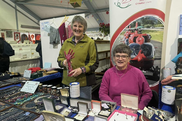 Margiad a Myfanwy yn y ffair aeaf
