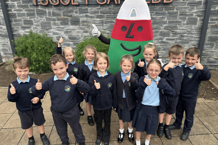 Mr Urdd at Ysgol y Garnedd, Bangor