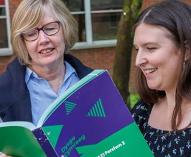 Canmol cynllun y Ganolfan Dysgu Cymraeg