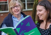 Cynllun y Ganolfan Dysgu Cymraeg yn un o gonglfeini ieithyddol yn y gweithle