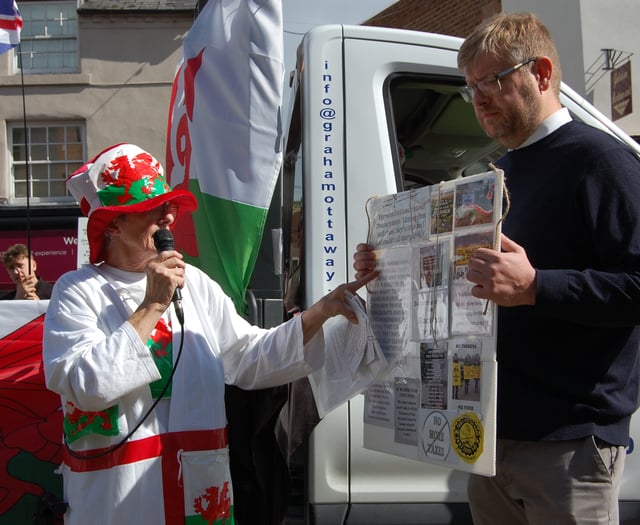 Tensions as Newtown anti-immigration protestors clash with opposition