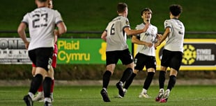 Lakesiders throw away lead twice