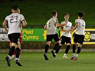 Lakesiders throw away lead twice