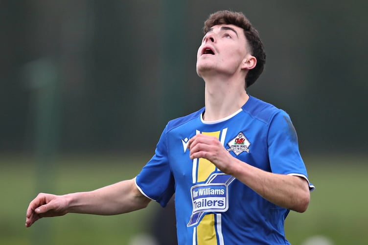 DENBIGH, DENBIGHSHIRE, WALES - 14th DECEMBER 2024 - Steffan Dolben of Llanuwchllyn during Denbigh Town vs CPD Llanuwchllyn in Round 4 of the FAW Welsh Cup at Central Park, Denbigh (Pic by Sam Eaden/FAW)