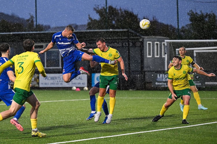 BALA, WALES - 06 SEPTEMBER 2025: Noah Daley of Penybont heads on goal during the JD Cymru Premier between Caernarfon Town and Penybont at the Go Goodwins Stadium in Llandudno on the 20th September 2025. (Pic by Craig Thomas/FAW)