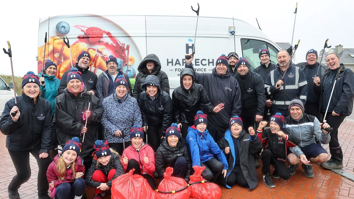 Pupils Battle Wind and Rain to Clean Up Beach | Cambrian-news.co.uk