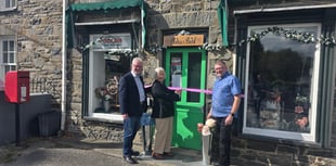 Florist relocates to Llangwyryfon and raises money for MacMillan