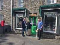 Florist relocates to Llangwyryfon and raises money for MacMillan