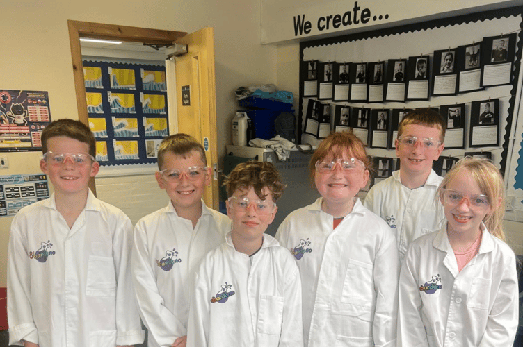 Ysgol Cymerau pupils enjoyed a science lesson using a Tir a Môr pack. Photo: Gwynedd Council