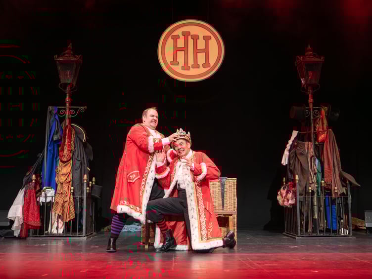 Watch King George I battle George II in this Horrible Histories stage show