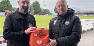 Porthmadog FC gets defibrillator from local brewery