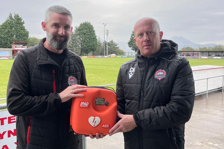 Craig Hacking, vice chairman, and assistant manager Marc Seddon with the new defibrillator