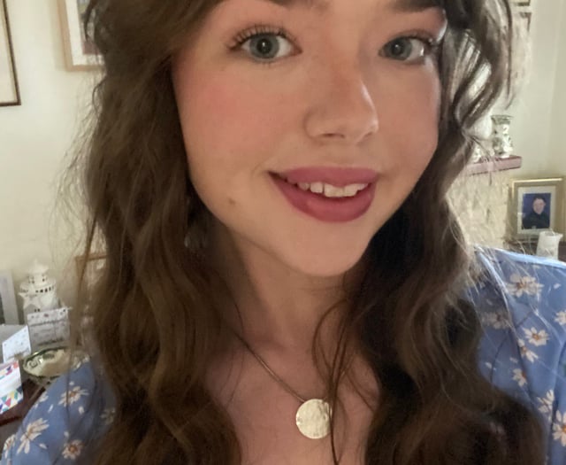 Welsh language passion earns Elin a £3,000 scholarship